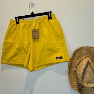 Surfboard Yellow Patagonia W’s Funhoggers Shorts SIZE MEDIUM